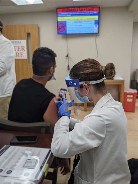 Uf Pharmacy Students Help Administer Covid 19 Vaccines College Of
