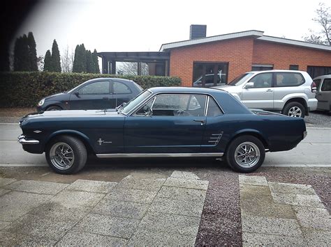 Frenchy Et Titinne Mustang Coupé 66 V8 Nightmist Blue 6466