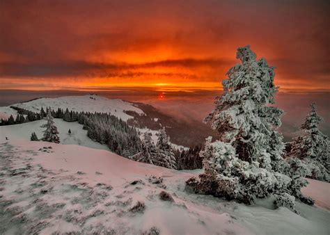 Sunrise From Rarau Mountains Romania World Pictures Romania Sunrise