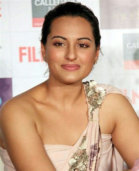 Sonakshi Sinha Deepika Padukone Hindi Actress Bollywood Actress Bollywood Movies Bollywood
