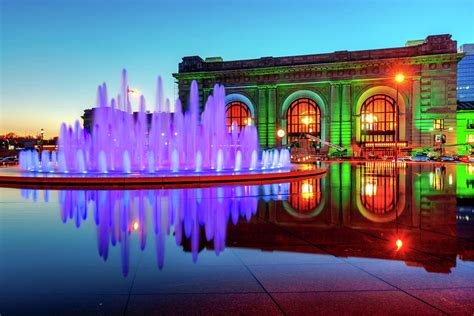 Kansas City Union Station Fountain Dusk Colors Photograph By Gregory