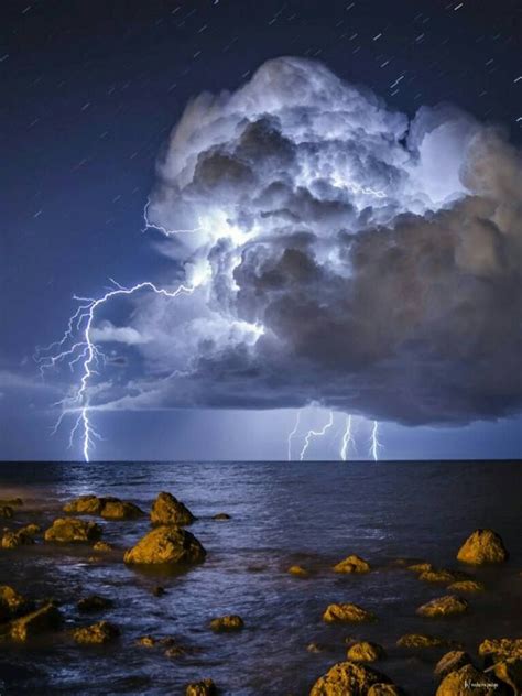 Pin By Lynne Kerry On Electrify Me Lightning Photography Nature