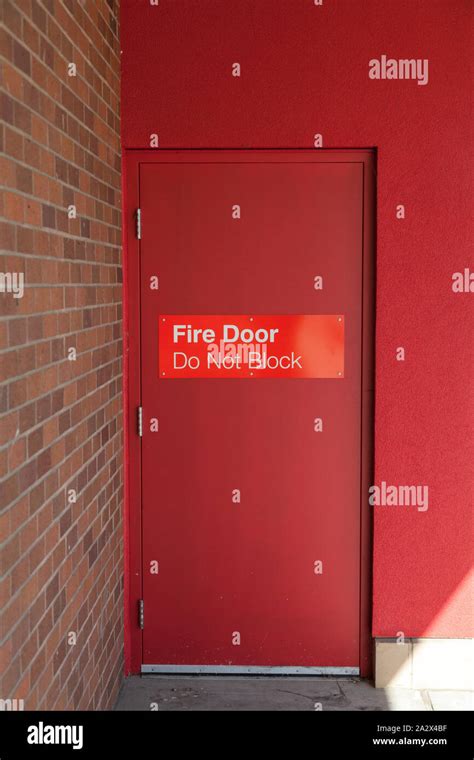 Block Fire Exit Sign Hi Res Stock Photography And Images Alamy