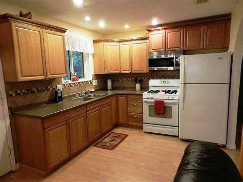 Paint colors for kitchens with light cabinets. Light Kitchen Paint Colors with Oak Cabinets Strengthening ...