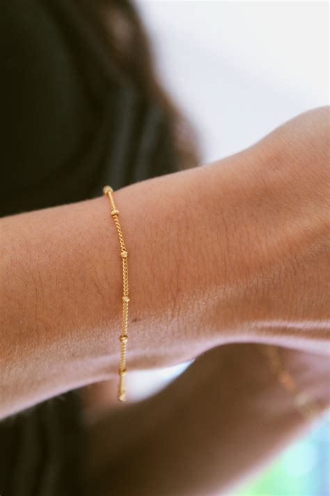 Simple Gold Bracelet Designs For Ladies