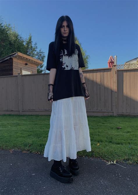 Pin By 🕷𝕽𝖔𝖇𝖎𝖓🗡 On Clothes 0 In 2021 Long Skirt Fashion White Long
