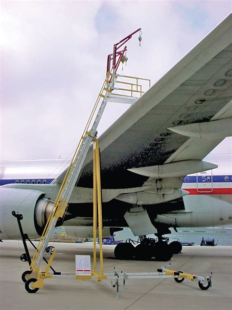 Flexible Lifeline Systems Aircraft Mobile Ladder Access Platform In Man