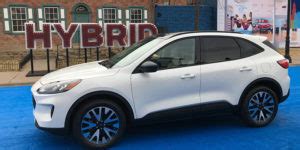 The escape also got new powertrains, more. 5 Things to Know About Ford's 2020 Escape Hybrids | Trucks.com