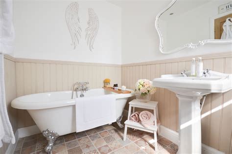 You'll never have to walk down the hall in the early hour of the morning again. Home Tour Friday - En-suite Bathroom - The Home That Made Me