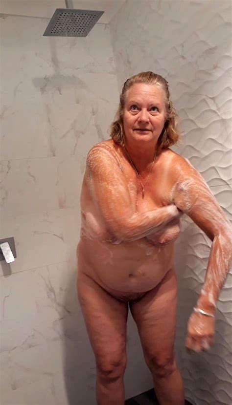 Naked Pics Be Proper Of Mature Shower Allmaturepornpics Com