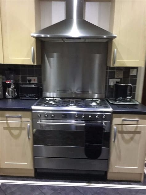 This will depend on the size of your hob, for example if you have a 60cm hob you would ideally need a 60cm cooker hood. SMEG 90cm Range Cooker with Splashback and Hood | in ...