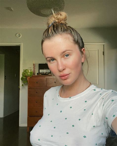 Ireland Baldwin Shows Off Hot St Pattys Day Outfit While Self