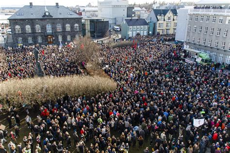 Panama Papers Thousands Call For Iceland Prime Ministers Resignation London Evening Standard