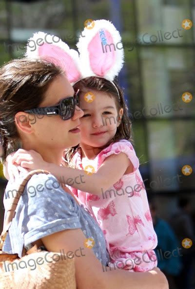 photos and pictures april 10 2010 katie holmes takes daughter suri cruise for a stroll in