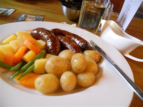 De sterfdag van de patroonheilige van engeland. A la mode frangourou: Food in UK, 1: Traditional pub lunch ...