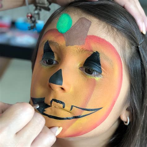 Paso a paso maquillaje para niños en Halloween BabyCenter