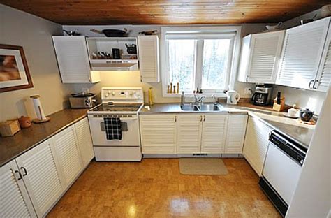 Today cabinet refacing is often preferred over major kitchen remodeling. Kitchen cabinet facelift ideas | Hawk Haven