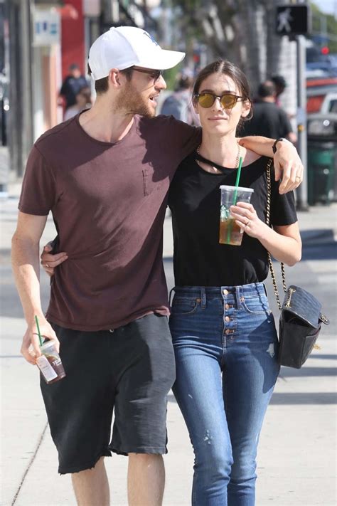 Lizzy Caplan And Tom Riley Shopping In Beverly Hills 16 Gotceleb