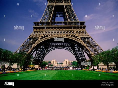 Eiffel Tower La Tour Eiffel Champ De Mars City Of Paris Paris Ile