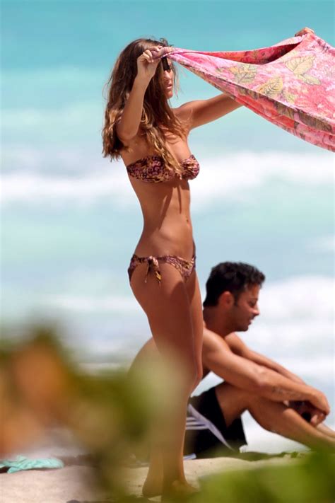 Beautiful Si Model Nina Agdal Show Her Perfect Body In A Bikini In Miami 14 Gotceleb
