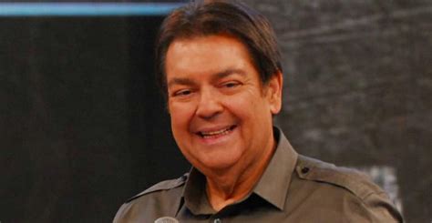 Não é só o apresentador que tem de ser falso aqui. Faustão convida Daniel para seu programa e sugere votação ...