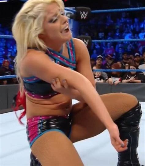 Alexa Blisss Arm Bent The Wrong Direction During Title