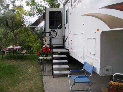 Portable Rv Steps Decks And Porches For 5th Wheels Motorhomes And