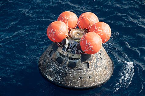 Nasas Artemis I Orion Capsule Splashes Down After 25 Day Moon Mission