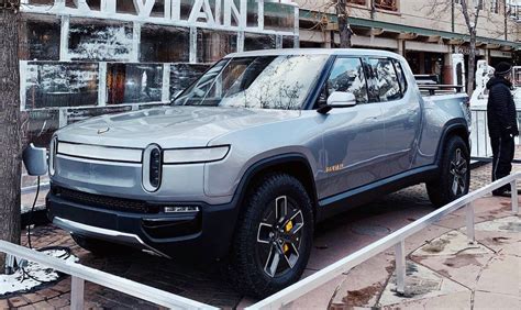 Ford Invests 500 Million In Rivian Announces Joint Venture On New