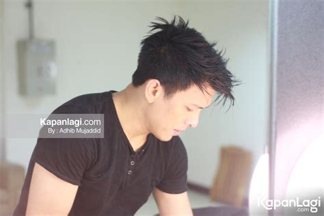 Ariel noah pamer potongan rambut setengah botak. 10 Gaya Rambut Ariel NOAH dan Kisah Hidup di Baliknya - KapanLagi.com