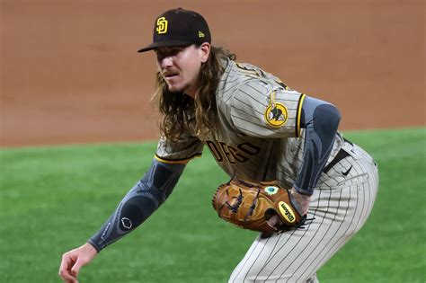 Mike Clevinger briefly returns to the mound for the Padres