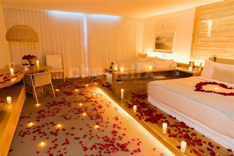 Romantic And Cozy Romantic Hotel Room Decoration Ideas For Couples