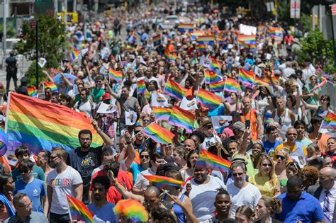 gay pride a new york resistere con orgoglio al trumpismo la voce di new york