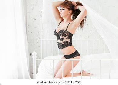 Sexual Woman Lying Naked Bed Foto Stok Shutterstock