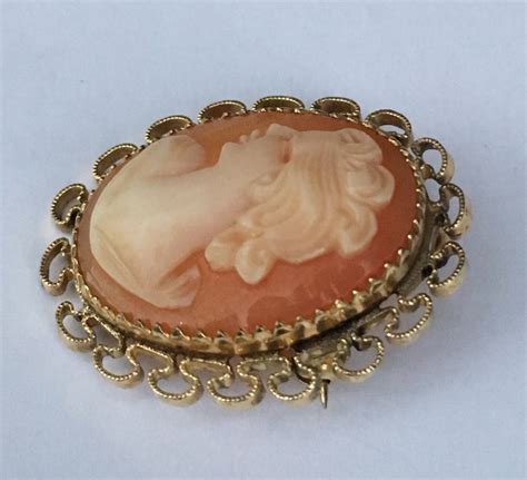 Vintage 10k Gold Filigree Hand Carved Cameo Brooch Pendant Featuring