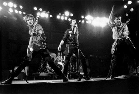 The clash were an english rock band formed in london in 1976 as a key player in the original wave of british punk rock. Style icons - The Clash | Lineage of influence