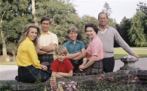 El marido de la reina isabel ii, felipe de edimburgo, ha fallecido este viernes a los 99 años en el palacio de windsor, según ha anunciado la familia real con sus luces y sus sombras, felipe de edimburgo formaba parte indisoluble de casi siete décadas de estabilidad institucional y monárquica. Reina Isabel, cuántos hijos tiene