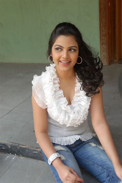 Encore plus de liens et de fonctionnalités. Priyanka Tiwari hot in white album-1 |Beautiful Indian Actress Cute Photos, Movie Stills