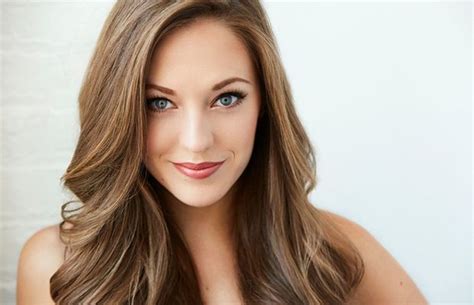 Laura Osnes Body Measurements Including Height Weight Dress Size Shoe Size Bra Size