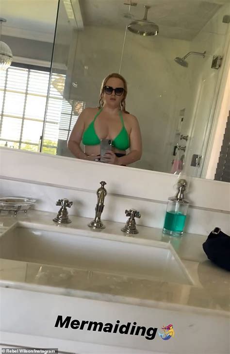 Rebel Wilson Shows Off Cleavage And Slimmed Down Frame Daily Mail Online