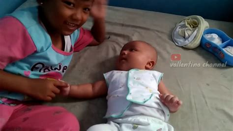 Ekspresi Bayi Lucu Bermain Sama Kakak Vallen Youtube