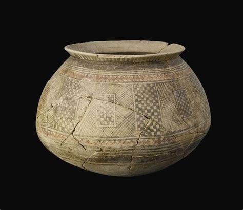 Geometric Vase Decorated With The Style Of Halaf Towards 6000 5100 Bc
