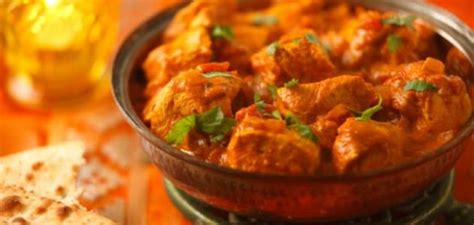 يعد دجاج تكا من الأكلات المشهورة في الهند ودول شرق آسيا، ويتكون الطبق من قطعٍ من الدجاج المطبوخ مع التوابل ويُقدّم إلى جانب الخبز الهندي أو الأرز المفلفل، ويحتوي دجاج تكا على. طريقة دجاج المسالا الهندي - موضوع