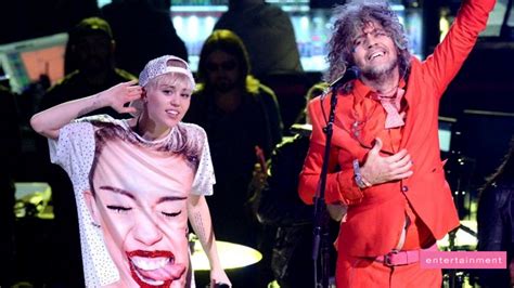 Miley Cyrus Sends “pictures Of Herself Peeing” To The Flaming Lips