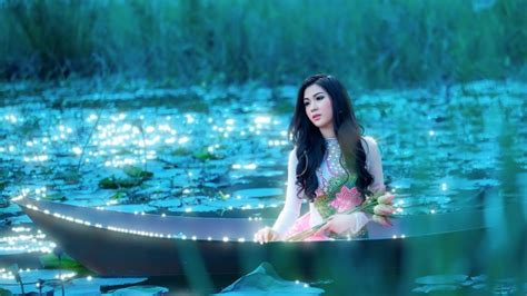 Asian Girl Lotus Boat Lake Background Wallpaper By Parislane