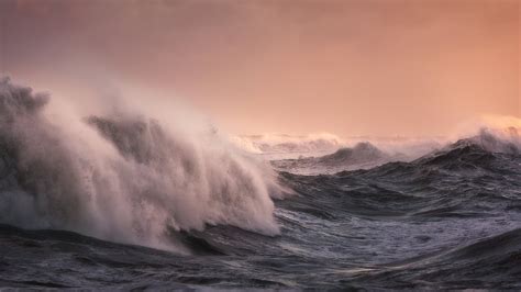 Stormy Sea With Large Breaking Waves Fond Décran Hd Arrière Plan