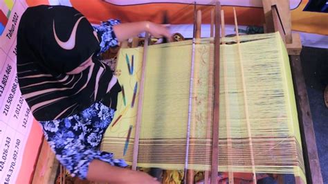 Tiga Kain Tenun Khas Sulawesi Tenggara Ini Masih Gunakan Bahan Alami