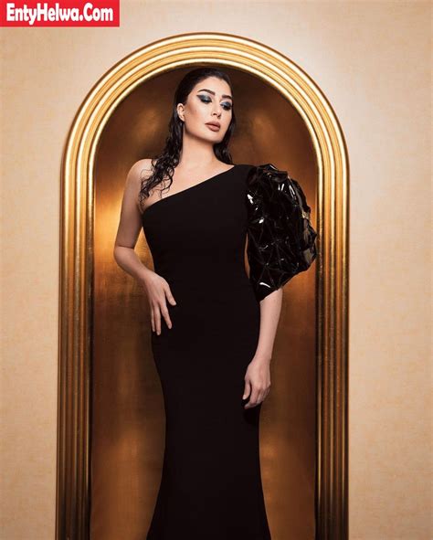 بفستان أسود غادة عبد الرازق تشارك جمهورها بـ إطلالة جديدة