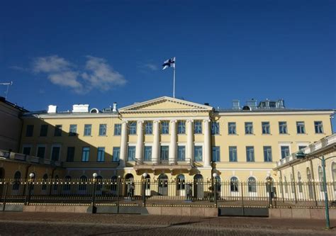 Presidentpalatset Och Dess Vakter I Helsingfors Finland Redaktionell
