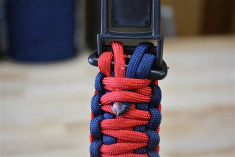 This collar offers owners to be creative with colors while maintaining a sturdy structure and a project price point that won't break the bank. Learn To Make A Paracord Dog Collar | Instructions | DIY Projects